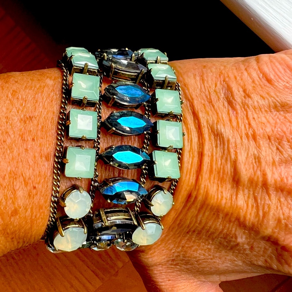 Banana Republic stone bracelet blue tones